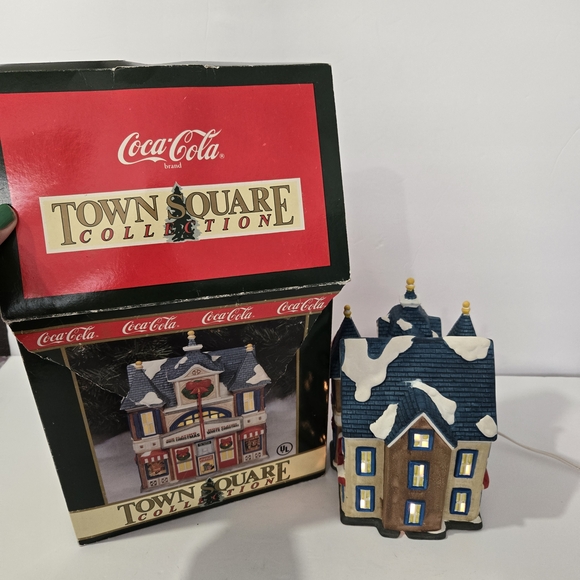 Coca-Cola Christmas Village Town Square Movie Theater Collection Lights Up - Picture 12 of 13
